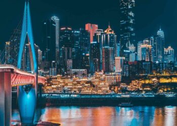 China cierra parcialmente uno de los principales puertos del mundo por caso de covid