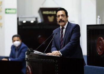 Por secuelas de covid-19 extirpan parte de pulmón a gobernador de Hidalgo