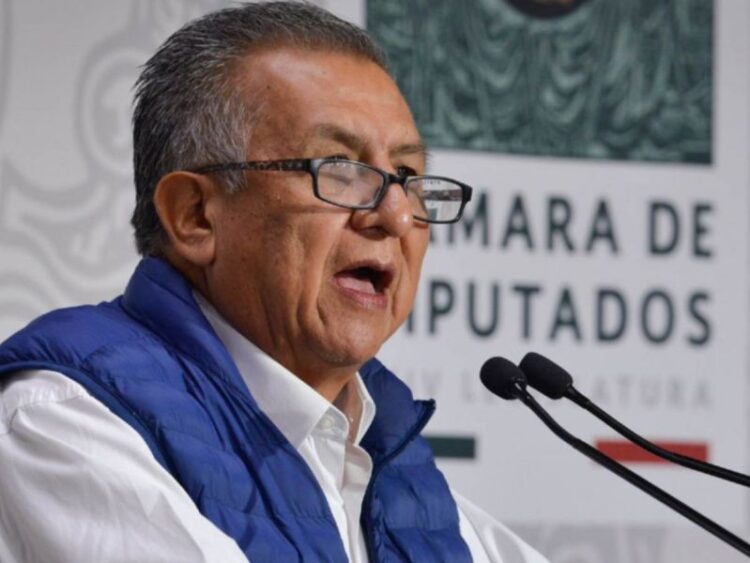Libran orden de aprehensión contra Saúl Huerta