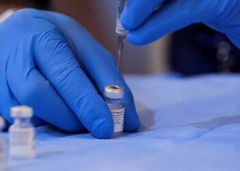 EU aprueba tercera dosis de vacuna covid para personas inmunodeprimidas