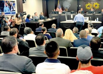 Alcalde y Cabildo de Laredo demandan al Gobernador de Texas