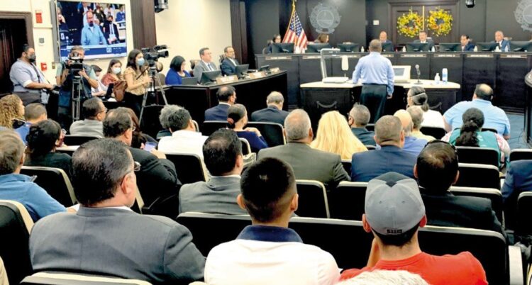 Alcalde y Cabildo de Laredo demandan al Gobernador de Texas