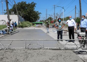 Supervisa Arturo Sanmiguel renovación de calle Anáhuac de Nuevo Laredo