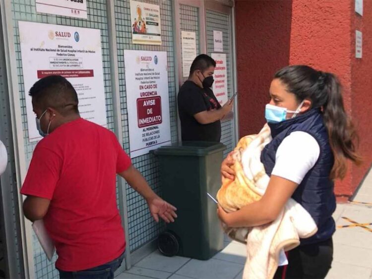 Su abuelita falleció de covid, ahora bebé de tres meses tiene síntomas