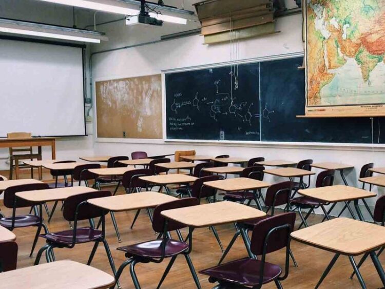 Covid deja más de 400 niños en cuarentena por reinicio de clases en Florida