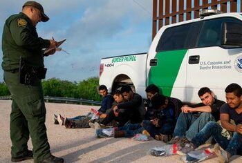 En un mes entraron a EU 212 mil 672 migrantes