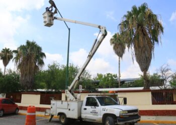 Rehabilita Ayuntamiento de Victoria alumbrado en escuelas