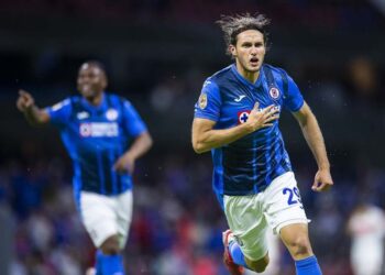 Cruz Azul arrolla 4-0 a los Diablos de Toluca en El Azteca
