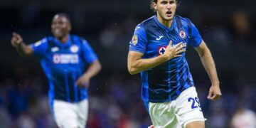  Cruz Azul arrolla 4-0 a los Diablos de Toluca en El Azteca