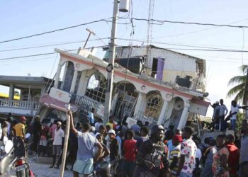 Van 304 muertos y mil 800 heridos por terremoto de 7.2 grados en Haití