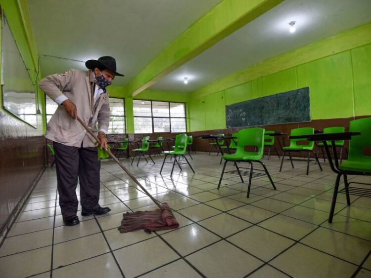 Sí a regreso a clases, pero con estrategia de cuidados efectivos: Iglesia