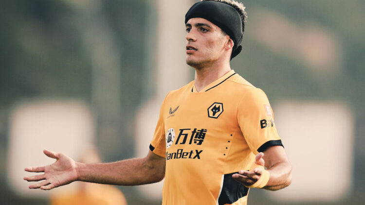 Vuelve a ser titular Raúl Jiménez con los Wolves 258 días después de su fractura de cráneo