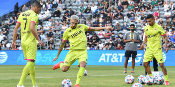 Jorge Campos y Nahuel protagonizan la victoria de la Liga MX al vencer a la liga MLS en el Skills Challenge