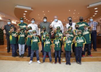 Reconoce alcalde a niños  beisbolistas campeones de Nuevo Laredo