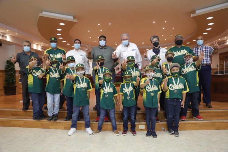 Reconoce alcalde a niños  beisbolistas campeones de Nuevo Laredo