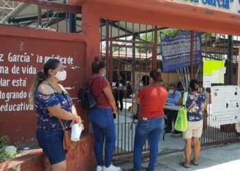 Exigen cuotas escolares para inscripción en secundaria 1 de Altamira