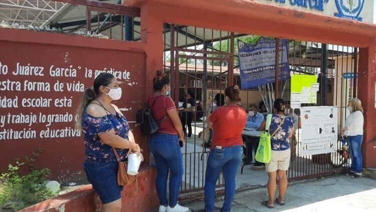 Exigen cuotas escolares para inscripción en secundaria 1 de Altamira
