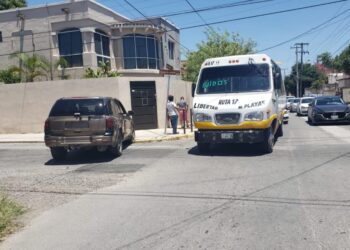 Aparatoso choque ocasiona empleado