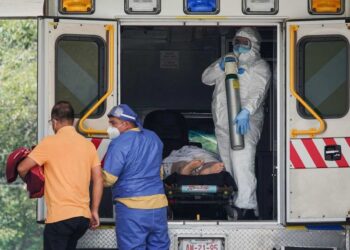 México registra récord de contagios covid con 28 mil 953; muertes superan 250 mil