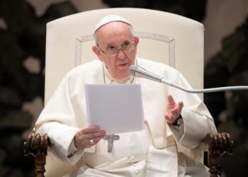 El Papa llama a vacunarse contra covid-19 como ‘un acto de amor’