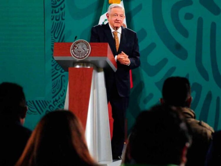 México está cundido de pensamiento neoliberal: López Obrador