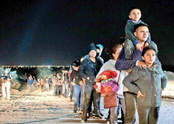 Exentan de deportación rápida a más de 15 mil niños en EU