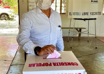 Acude alcalde electo de Victoria a votar en consulta popular