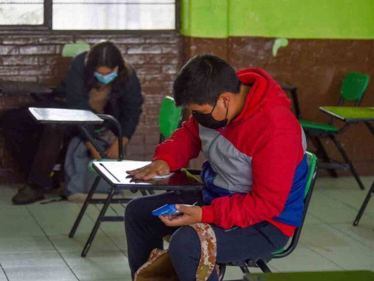 SEP publica acuerdo con disposiciones para regreso a clase presenciales