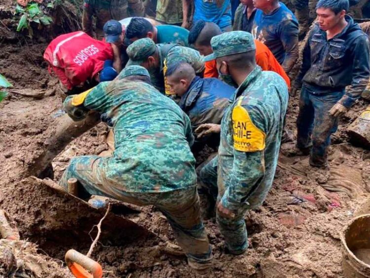 Ejército aplica Plan DN-III-E en su Fase de Auxilio rescatando un menor en Xalapa