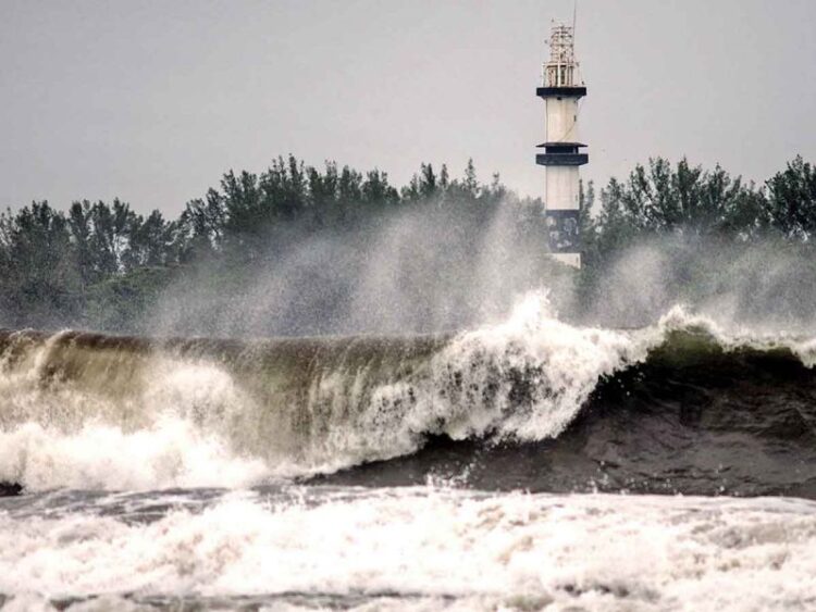 ‘Grace’ impacta como huracán 3; tocó tierra entre Tecolutla y Cazones, Veracruz