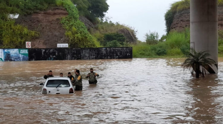 ‘Grace’ deja 8 muertos a su paso por Veracruz