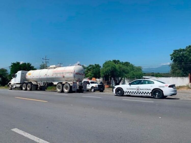 Guardia Nacional asegura 70 mil litros de combustible en Tamaulipas