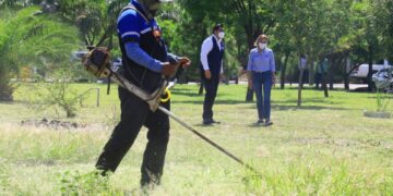 Fortalece Ayuntamiento limpieza de áreas verdes en Victoria