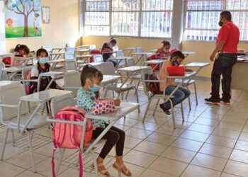 Hay riesgo de perder a una generación: SEP; regreso a las escuelas lo evitará, indica