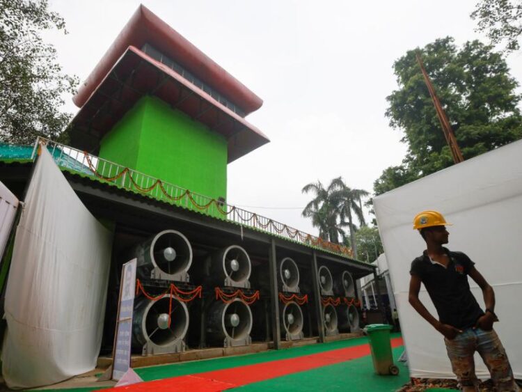 India inaugura torre purificadora de aire para abatir contaminación