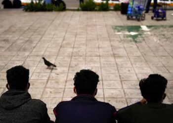 Corte Suprema de EU ordena reanudar ‘Permanecer en México’