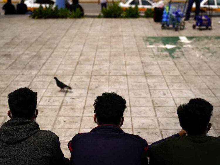 Corte Suprema de EU ordena reanudar ‘Permanecer en México’