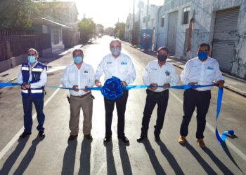 Entrega Arturo Sanmiguel calle Guatemala renovada en Nuevo Laredo