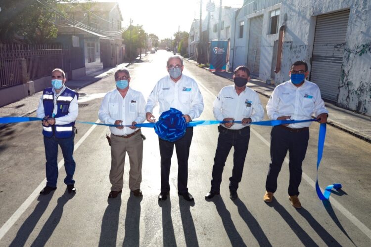 Entrega Arturo Sanmiguel calle Guatemala renovada en Nuevo Laredo
