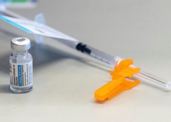 Recomienda J&J aplicar dosis de refuerzo de su vacuna covid