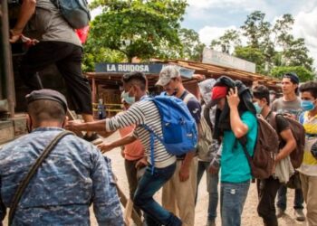 EU reanuda deportaciones aceleradas a frontera de México