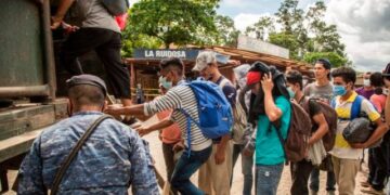 EU reanuda deportaciones aceleradas a frontera de México