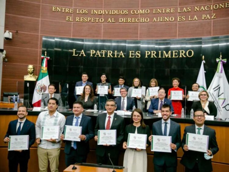 Obtiene Senador Américo Villarreal Doctorado en Administración Pública del INAP