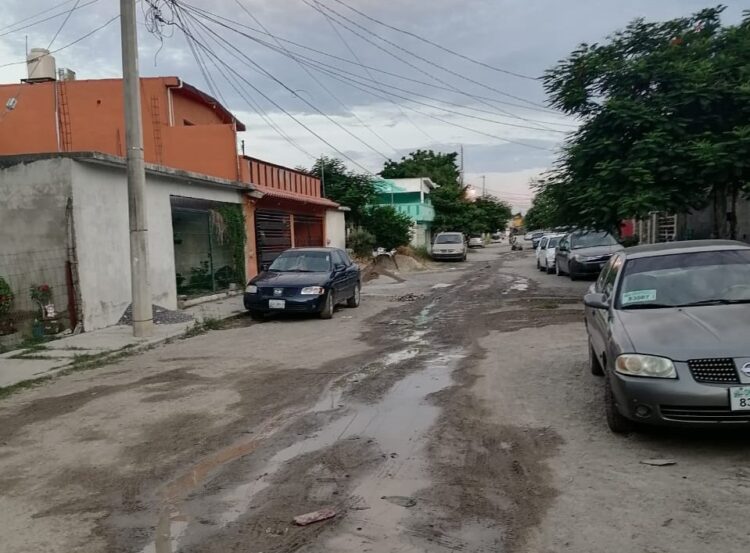 Lanzan SOS a COMAPA-Victoria por fuga de varios días en Col. Pajaritos