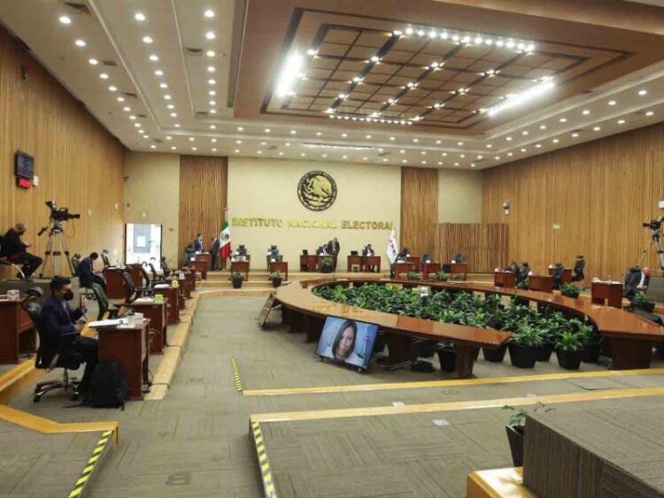 Alista INE presupuesto para 2022 y prepara consulta de revocación de mandato