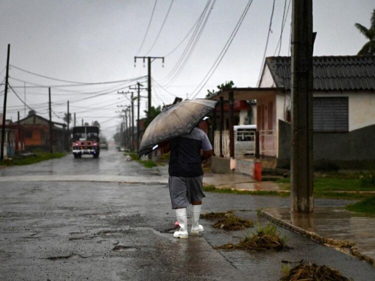 Huracán ‘Ida’ deja destrozos y cortes de luz en Cuba