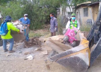 Sanean en Nuevo Laredo 30 terrenos baldíos usados como basureros
