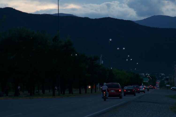 Rehabilitan alumbrado público en Libramiento Naciones Unidas de Victoria