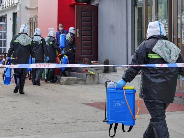 Millones de personas son confinadas en China tras brote de variante Delta