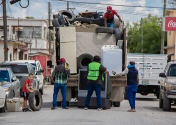 Avanza Matamoros en fumigación y descacharrización en colonias populares